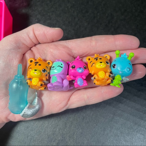 GREAT ADD ON LOL PET AND HATCHIMALS LOT AND ACCESSORIES W TRAVEL CASE PRICE FIRM - Picture 10 of 10